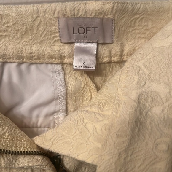 Loft pastel butter yellow shorts size 4 - Picture 3 of 5